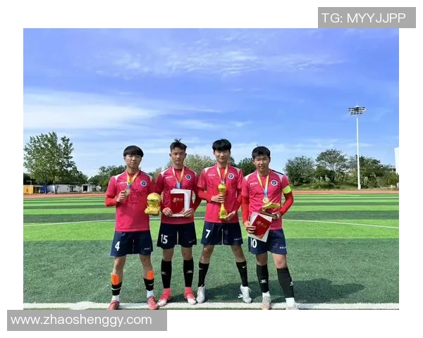 足球传奇汇聚一堂众星云集展现球场荣耀与友谊